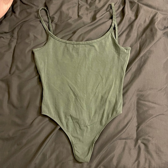 Aritzia Tops - Aritzia cotton bodysuit, size small, green
